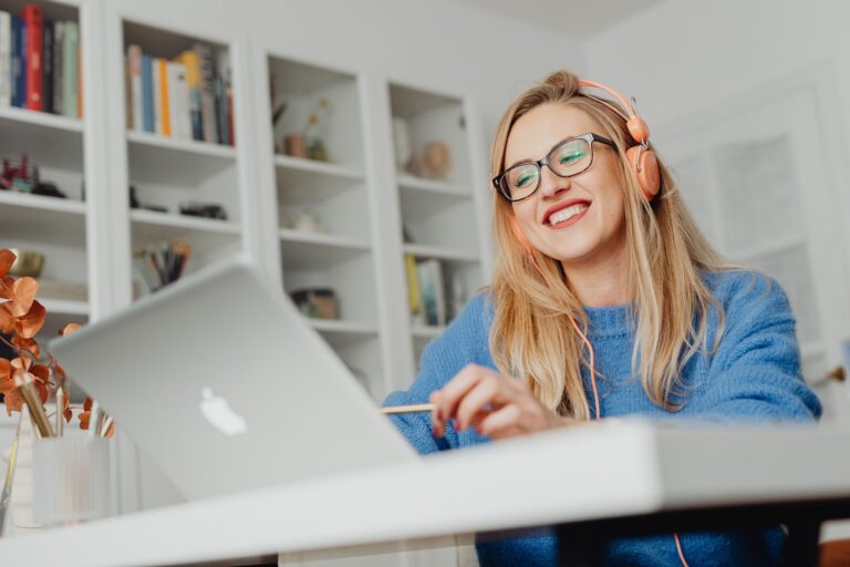 How Flexible Online Learning Environments Are Reshaping the Way Working Adults Experience Education