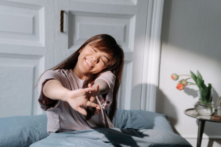 How Sleep Habits and Rest Routines Help Working Adults Sustain Their Energy While Pursuing a Degree